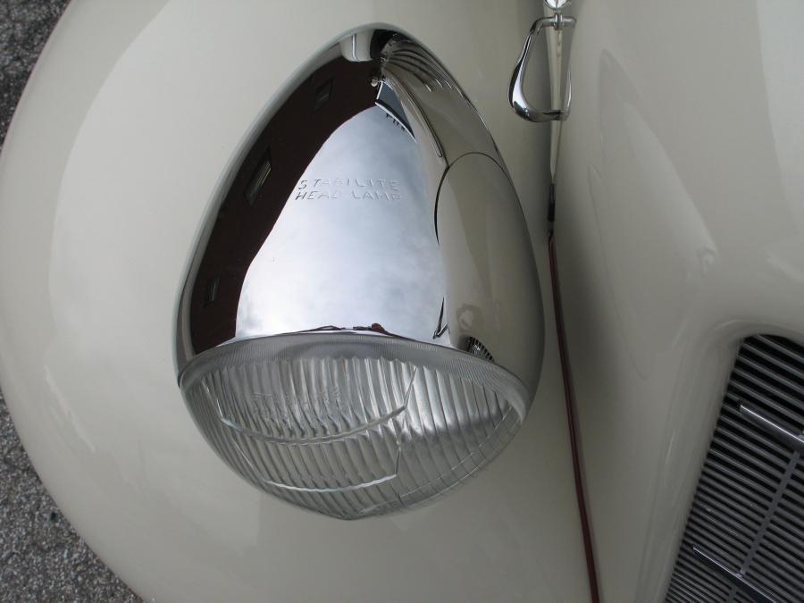 Детали экстерьера Auburn 851 Cabriolet 1935 года  (фото 6 из 12)